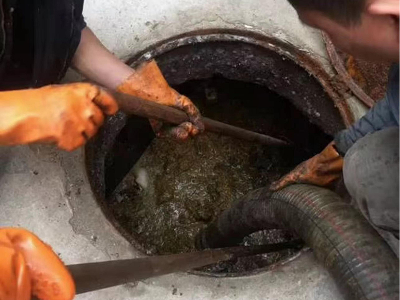 利辛清理化粪池时如何避免沼气的危害?